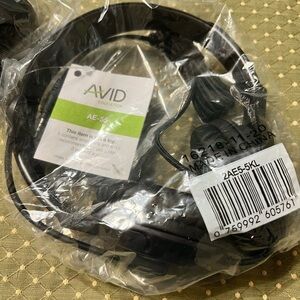 AVID EDUCATION AE-55
HEADPHONES with Microphone - BOX OF 16 BRAND NEW SEALED